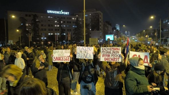 Novi prosvjedi u Novom Sadu, blokiran Varadinski most